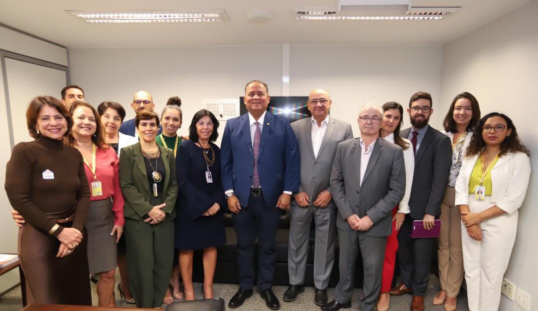 Senador Eduardo Gomes debate regulamentação da IA em reunião com OpenAI, dona do ChatGPT, e representantes de setores estratégicos