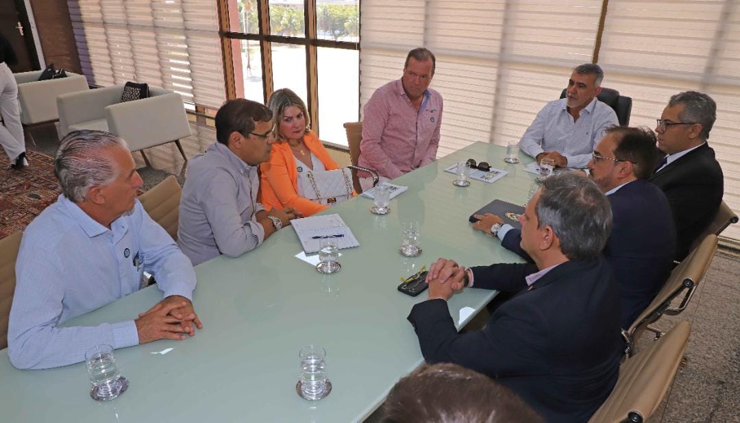 Governador em exercício recebe empresários interessados em operar na hidrovia Tocantins-Araguaia