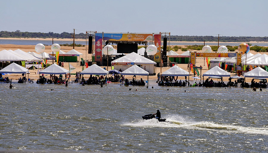 Em Araguacema, tradicional Praia da Gaivota recebe turistas em estrutura organizada com investimento do Governo do Tocantins