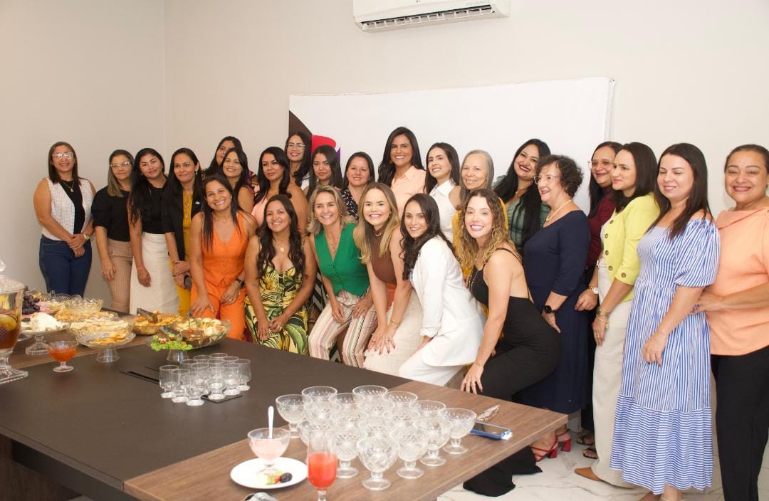 Primeira-dama Karynne Sotero participa de encontro com primeiras-damas do Vale do Araguaia