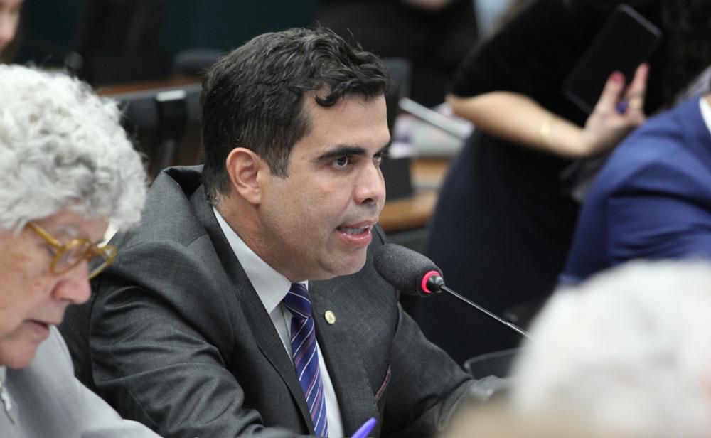 CCJ: Ricardo Ayres emite parecer favorável a PL que agrava pena para crimes contra advogados