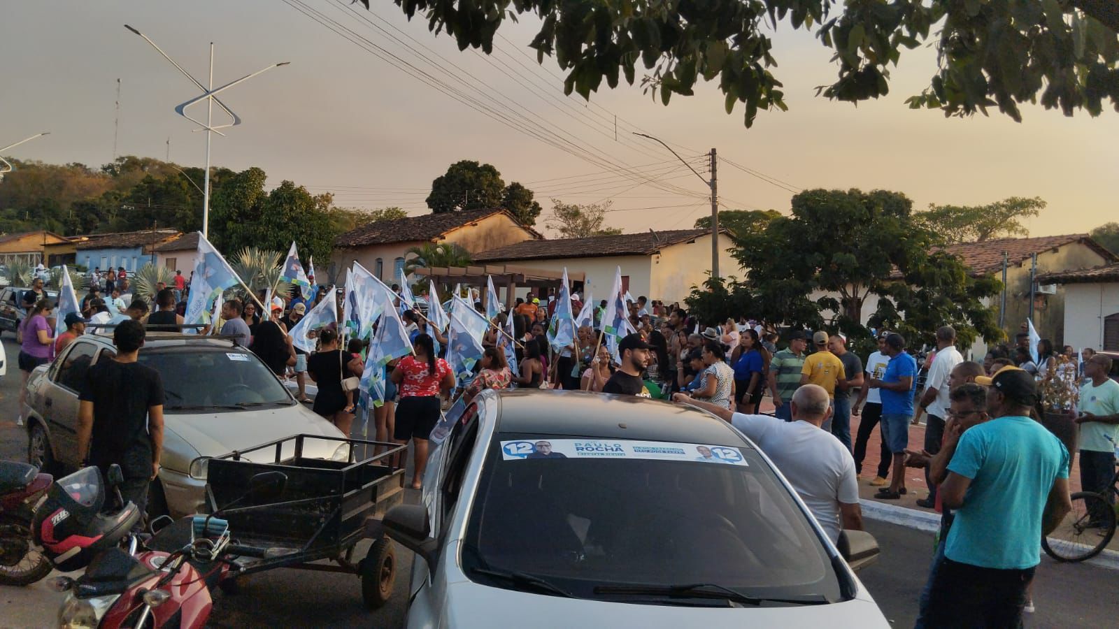 Adesivaço marca ações da Campanha de Rua de Paulo Rocha em Conceição