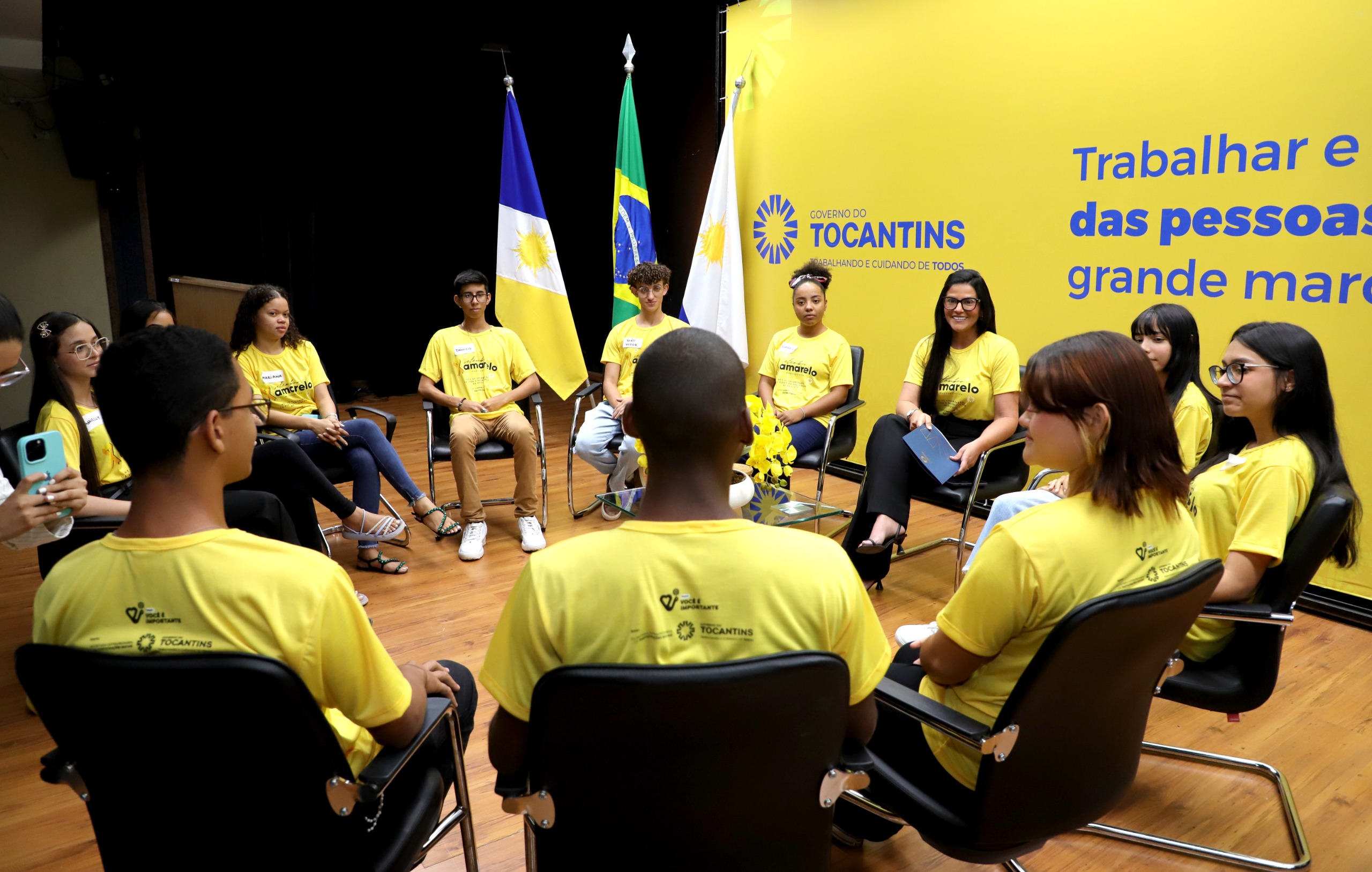 Primeira-dama Karynne Sotero promove roda de conversa com jovens e provoca reflexões sobre a prevenção ao suicídio