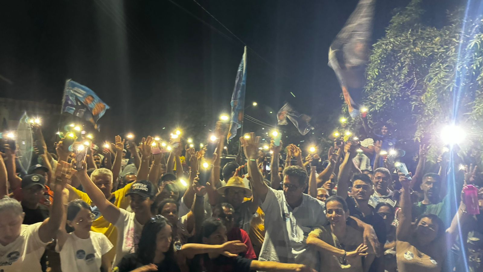 Caminhada se transforma em carreata e confirma crescimento de professor Daniel em Palmeirópolis 