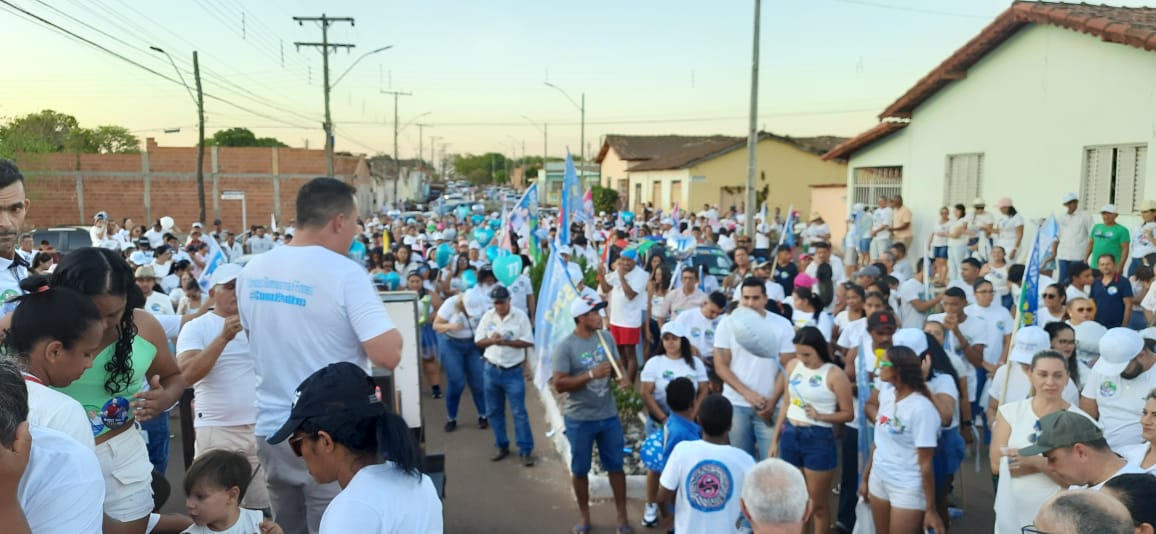 Padre Fernando realiza maior caminhada e comício da história de Pium