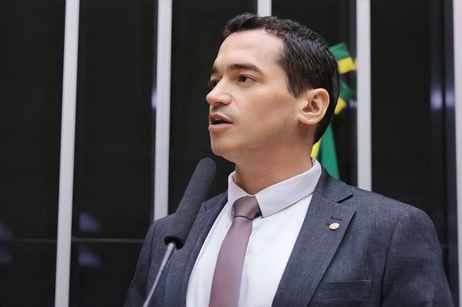 Deputado Alexandre Guimarães propõe PL para combater deep fakes sexualmente explícitos