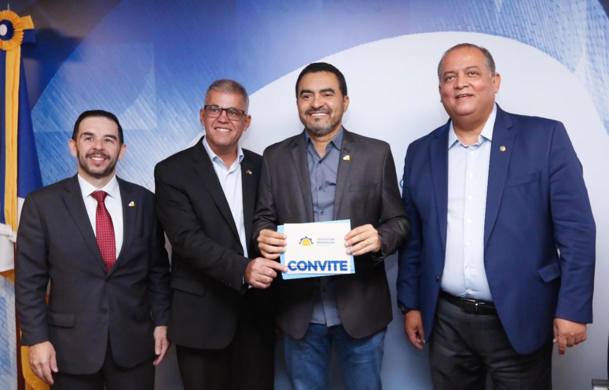 Senador Eduardo Gomes recebe demandas de prefeitos eleitos e reeleitos no Escritório de Representação do Tocantins em Brasília