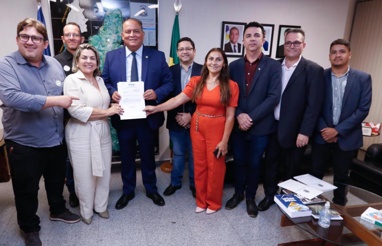 Senador Eduardo Gomes despacha com prefeitos e parlamentares em Brasília e reforça compromisso com municípios tocantinenses