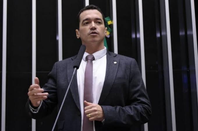 Projeto do deputado Alexandre Guimarães propõe regulamentação para o uso de armas de gel em espaços públicos e privados