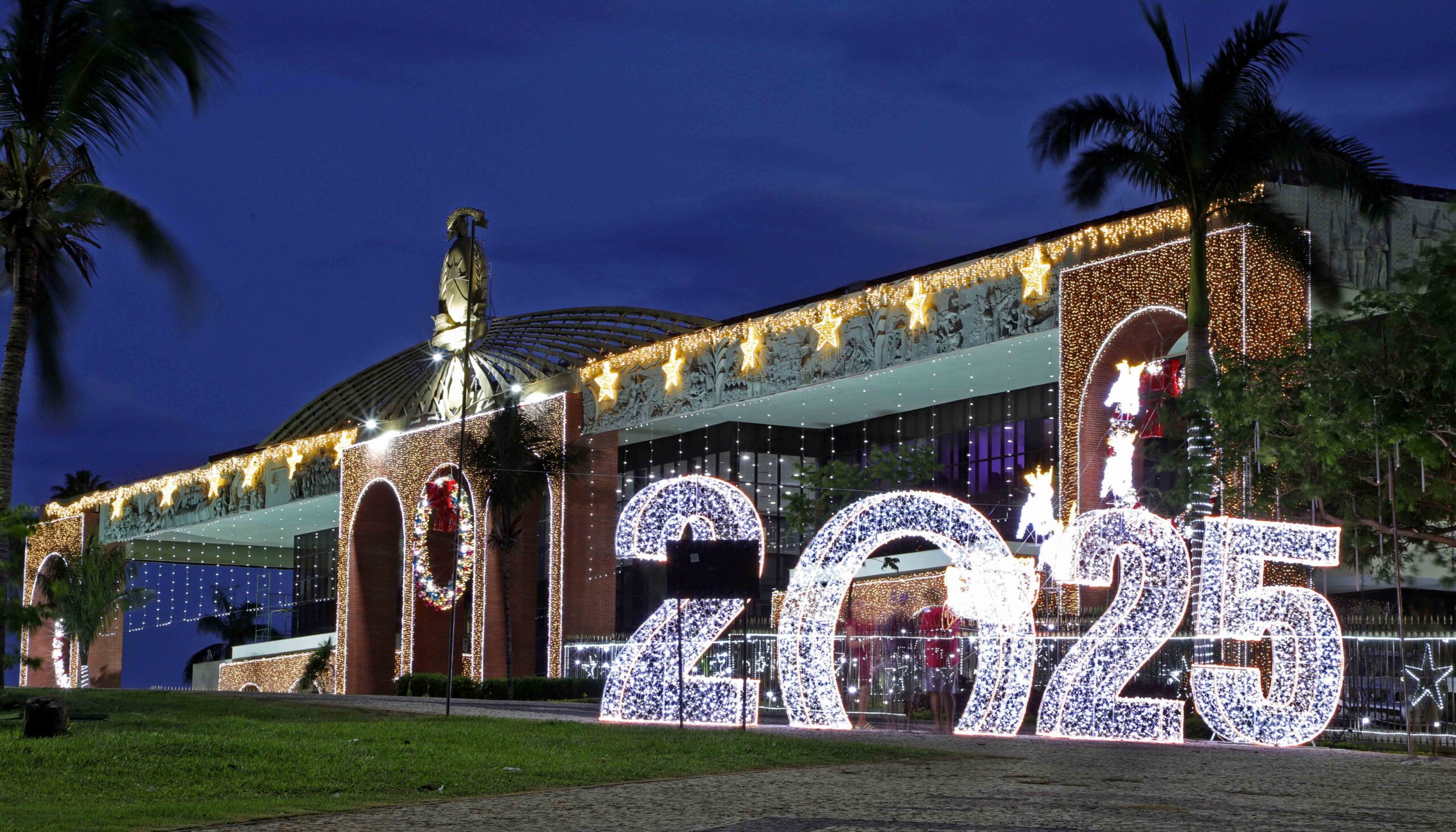 Governador Wanderlei Barbosa inaugura Natal de Luzes com a chegada do Papai Noel nesta quinta-feira, 12