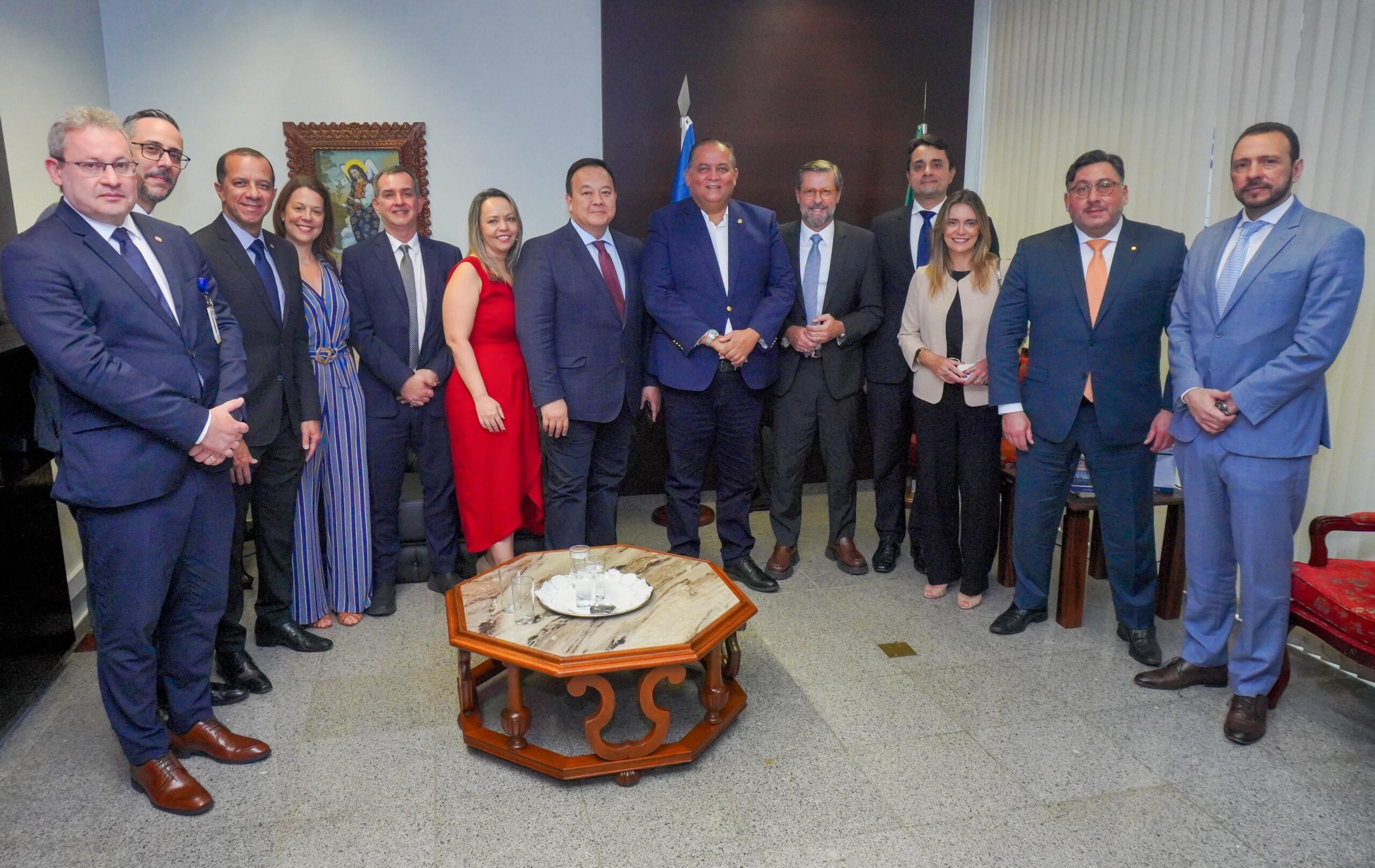 Vice-presidente do Senado, Eduardo Gomes reafirma compromisso com diálogo em reunião com representantes da magistratura e do Ministério Público