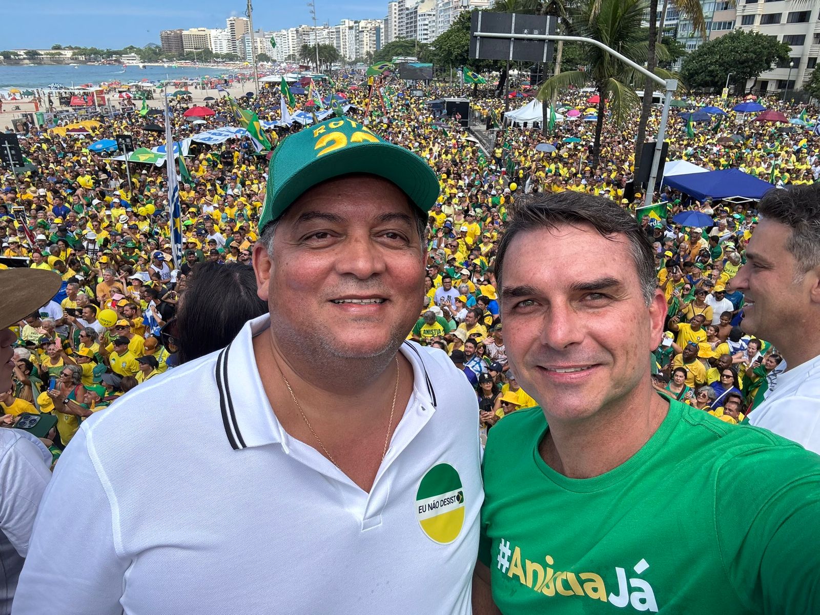 Com Bolsonaro, senador Eduardo Gomes participa de ato em defesa da anistia aos presos de 8 de janeiro