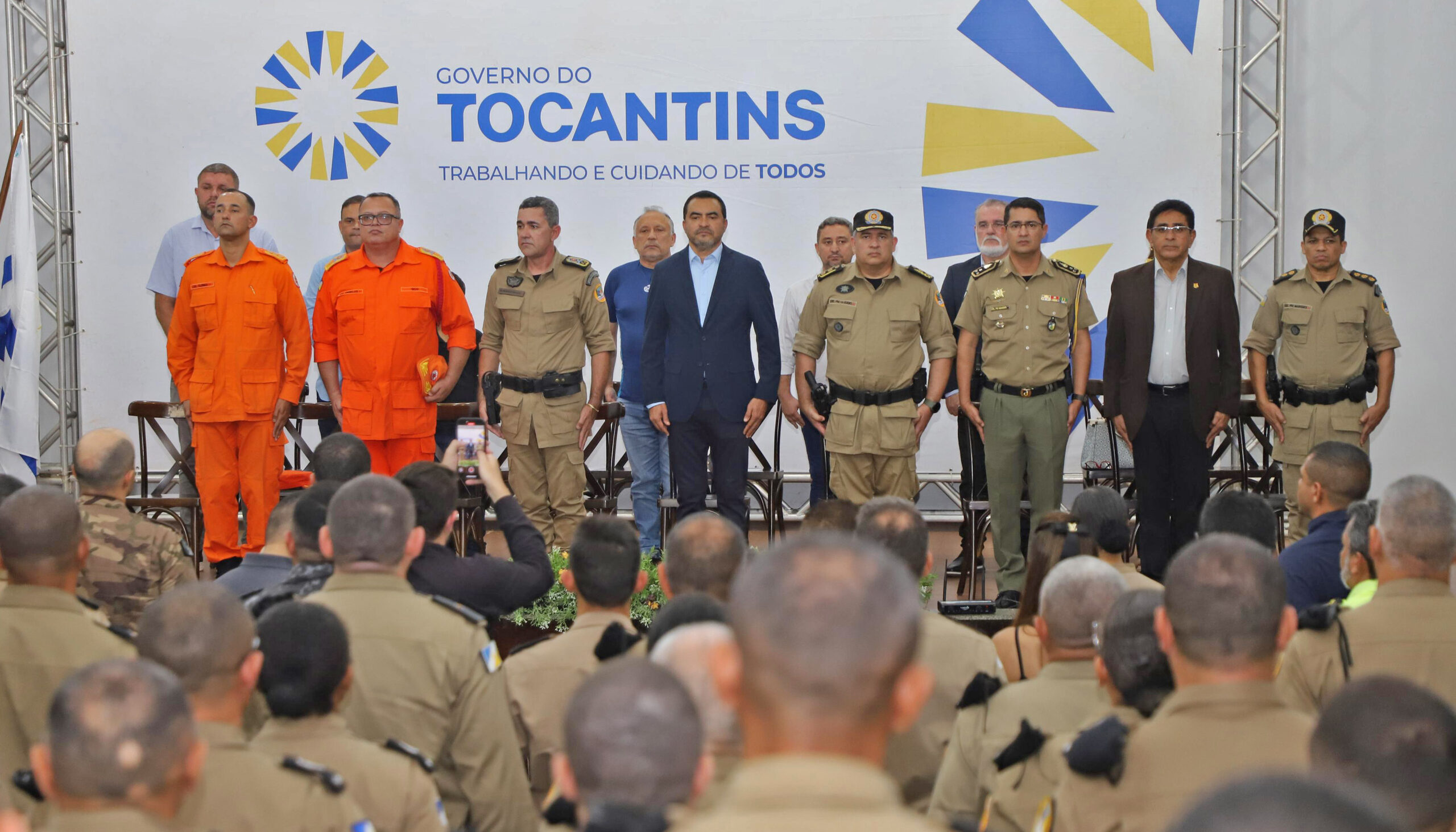 Governador Wanderlei Barbosa entrega veículos à Polícia Militar e participa da cerimônia de passagem de comando da corporação